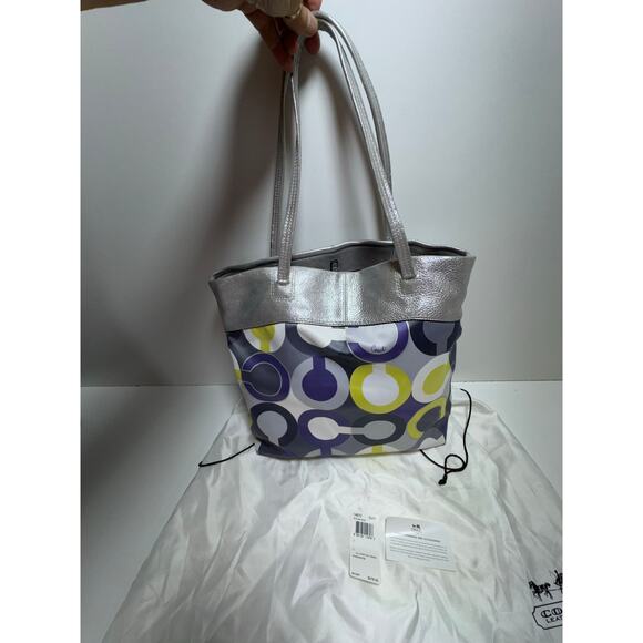 Authentic Coach Julia Scarf Print Perry Toe Bag Lilac Silver 14970 Orig Dust Bag - Picture 4 of 8